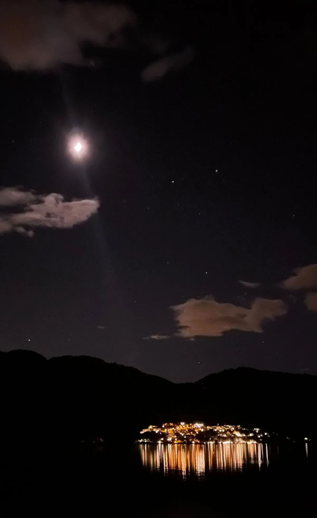 Notte di luna sul lago